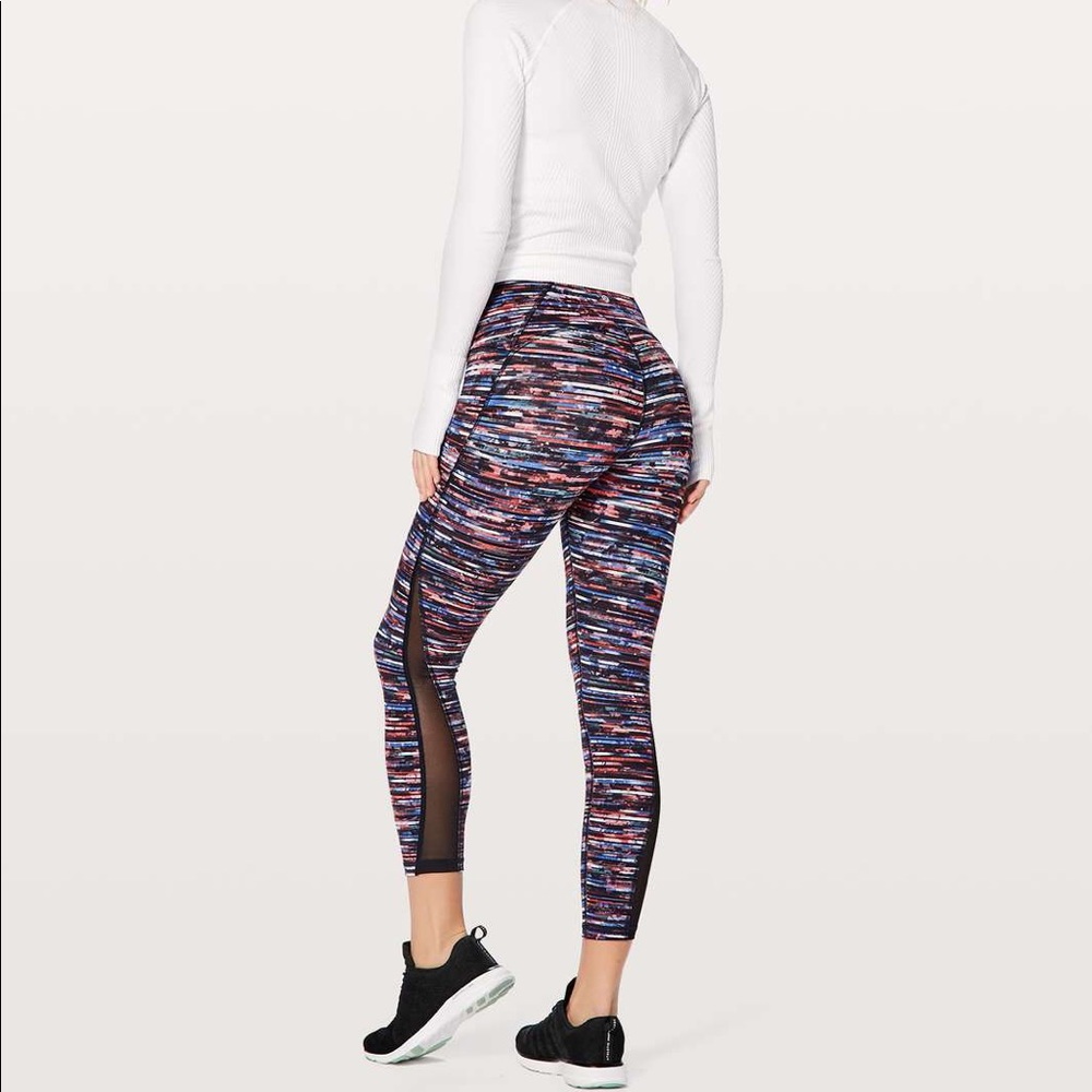 Lululemon Cropped Leggings Size 6 Blue & Pink